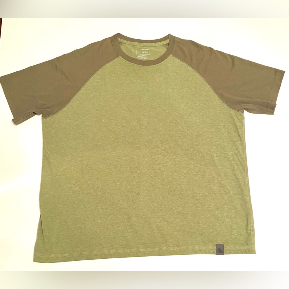 L.L. Bean Two Tone Green Soft Lightweight Short Sleeve Tee Shirt, X- Large Reg